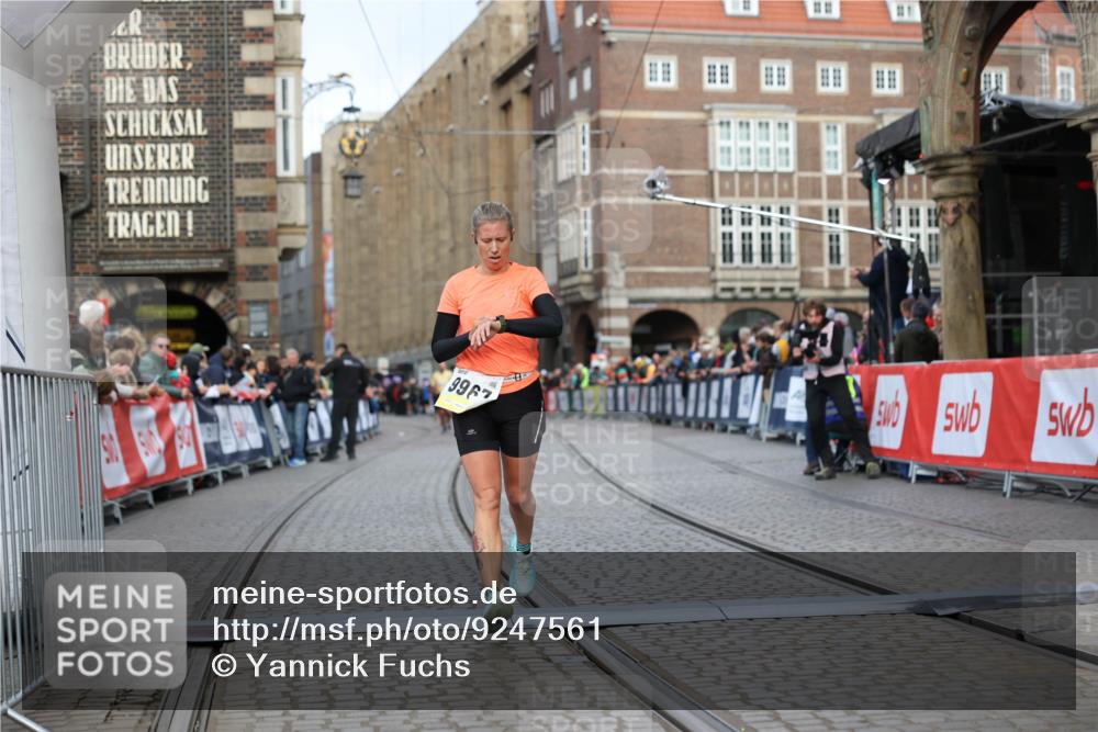 05.10.2025 - 20. swb-Marathon Bremen Yannick Fuchs http://msf.ph/oto/9247561 05.10.2025 10:43:30 Ziel 9967 meine-sportfotos.de