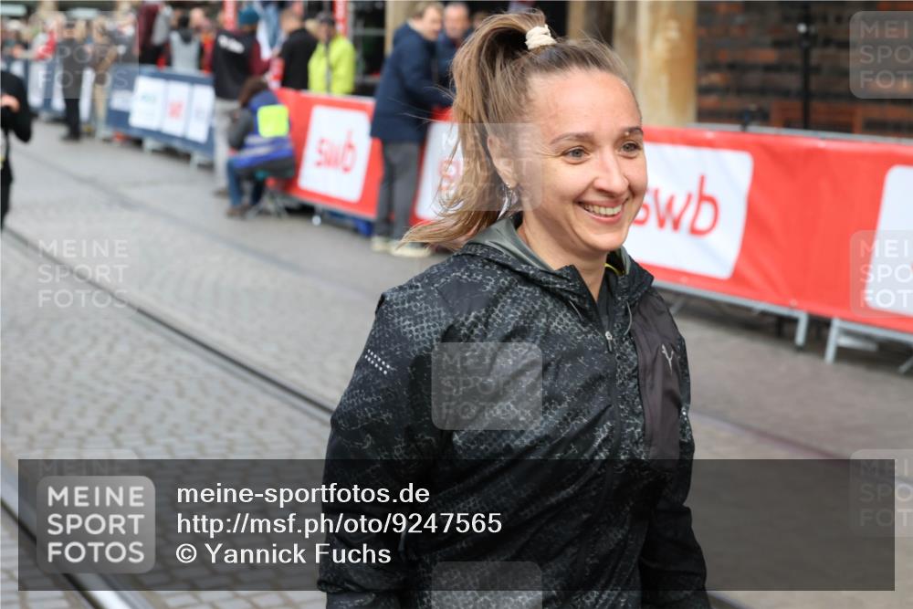 05.10.2025 - 20. swb-Marathon Bremen Yannick Fuchs http://msf.ph/oto/9247565 05.10.2025 10:52:35 Ziel 9172, 9584, 10241, 10327, 10507, 10608, 10719, 11387, 11528, 11665 meine-sportfotos.de