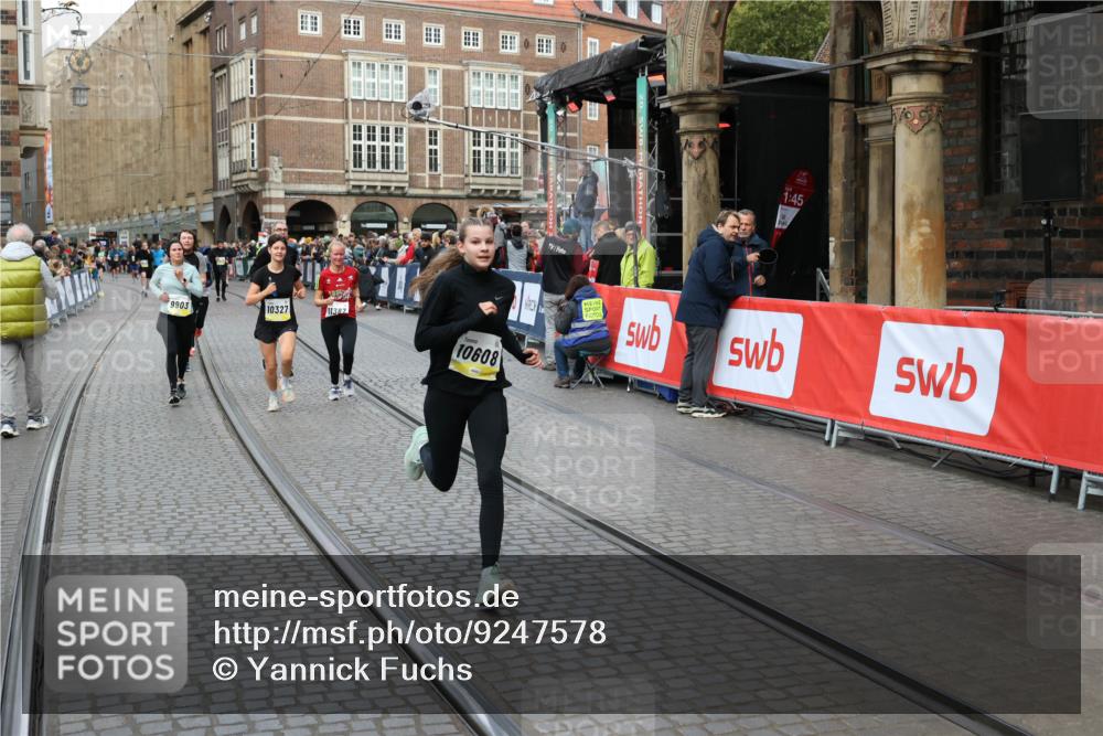 05.10.2025 - 20. swb-Marathon Bremen Yannick Fuchs http://msf.ph/oto/9247578 05.10.2025 10:52:35 Ziel 9172, 9584, 10241, 10327, 10507, 10608, 10719, 11387, 11528, 11665 meine-sportfotos.de