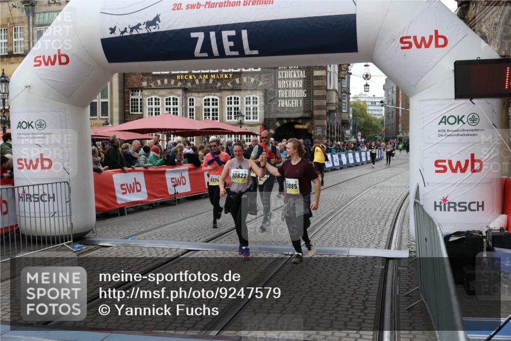 05.10.2025 - 20. swb-Marathon Bremen Yannick Fuchs http://msf.ph/oto/9247579 05.10.2025 11:12:26 Ziel 9373, 9374, 9911, 10622, 10899, 11085, 11535 meine-sportfotos.de