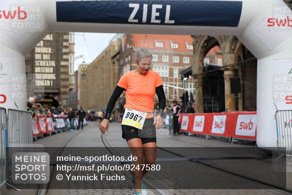 05.10.2025 - 20. swb-Marathon Bremen Yannick Fuchs http://msf.ph/oto/9247580 05.10.2025 10:43:31 Ziel 9967 meine-sportfotos.de