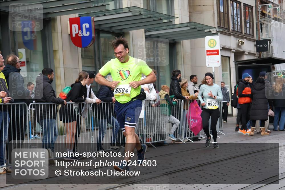 05.10.2025 - 20. swb-Marathon Bremen Strokosch-Dieckow http://msf.ph/oto/9247603 05.10.2025 10:52:10 Ziel 8888, 9172, 9209, 9439, 9517, 9584, 9903, 9955, 9987, 10241, 10327, 10388, 10507, 10548, 10608, 10719, 10927, 11128, 11283, 11387, 11413, 11491, 11528, 11665, 8888, 9172, 9209, 9439, 9517, 9584, 9903, 9955, 9987, 10241, 10327, 10388, 10507, 10548, 10608, 10719, 10927, 11128, 11283, 11387, 11413, 11491, 11528, 11665 meine-sportfotos.de