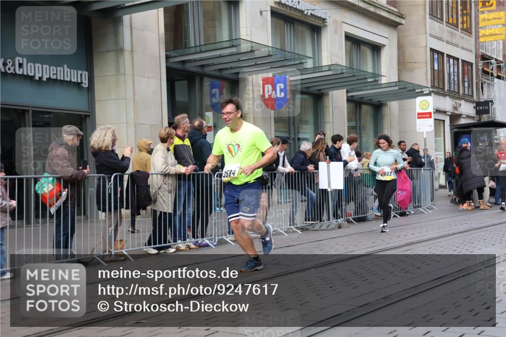 05.10.2025 - 20. swb-Marathon Bremen Strokosch-Dieckow http://msf.ph/oto/9247617 05.10.2025 10:52:11 Ziel 8888, 9172, 9209, 9439, 9517, 9584, 9903, 9987, 10241, 10327, 10388, 10507, 10548, 10608, 10719, 11128, 11283, 11387, 11413, 11528, 11665, 8888, 9172, 9209, 9439, 9517, 9584, 9903, 9987, 10241, 10327, 10388, 10507, 10548, 10608, 10719, 11128, 11283, 11387, 11413, 11528, 11665 meine-sportfotos.de