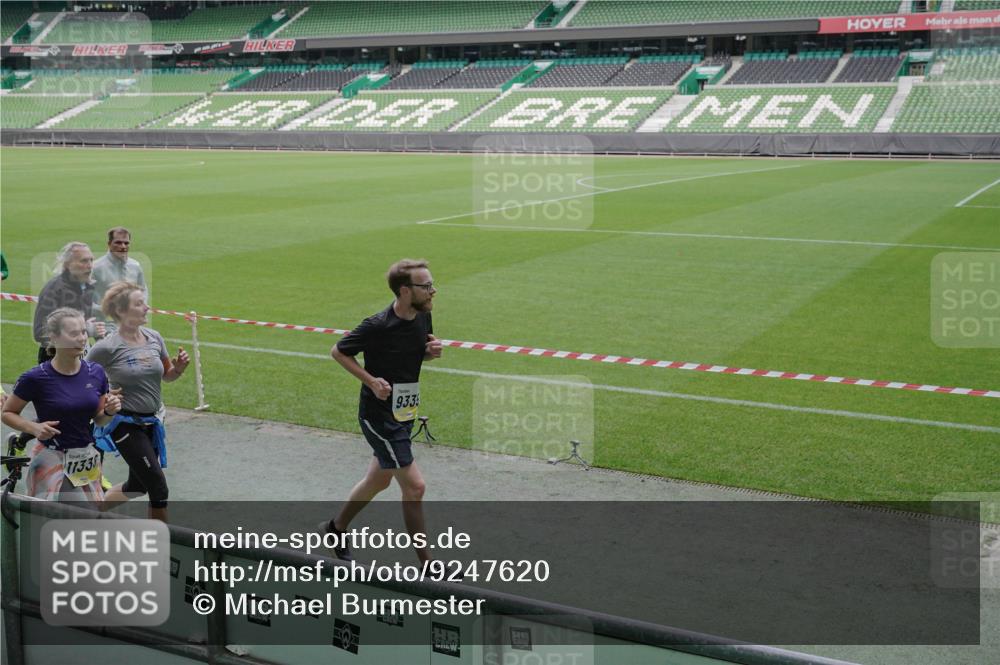 05.10.2025 - 20. swb-Marathon Bremen Michael Burmester http://msf.ph/oto/9247620 05.10.2025 10:38:46 Laufen im Stadion 7788, 8123, 8574, 9182, 9184, 9210, 9229, 9235, 9269, 9300, 9322, 9324, 9331, 9335, 9379, 9394, 9398, 9409, 9432, 9498, 9647, 9660, 9684, 9707, 9750, 9752, 9771, 9782, 9813, 9846, 9890, 9915, 9927, 9940, 9978, 9998, 10033, 10106, 10130, 10142, 10167, 10205, 10213, 10278, 10297, 10404, 10405, 10437, 10439, 10446, 10478, 10483, 10511, 10529, 10530, 10551, 10595, 10598, 10623, 10678, 10734, 10803, 10804, 10825, 10853, 9189, 9468, 9486, 9813, 9858, 10056, 10098 meine-sportfotos.de