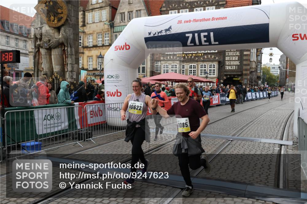 05.10.2025 - 20. swb-Marathon Bremen Yannick Fuchs http://msf.ph/oto/9247623 05.10.2025 11:12:27 Ziel 9373, 9374, 9911, 10622, 10899, 11085, 11535 meine-sportfotos.de