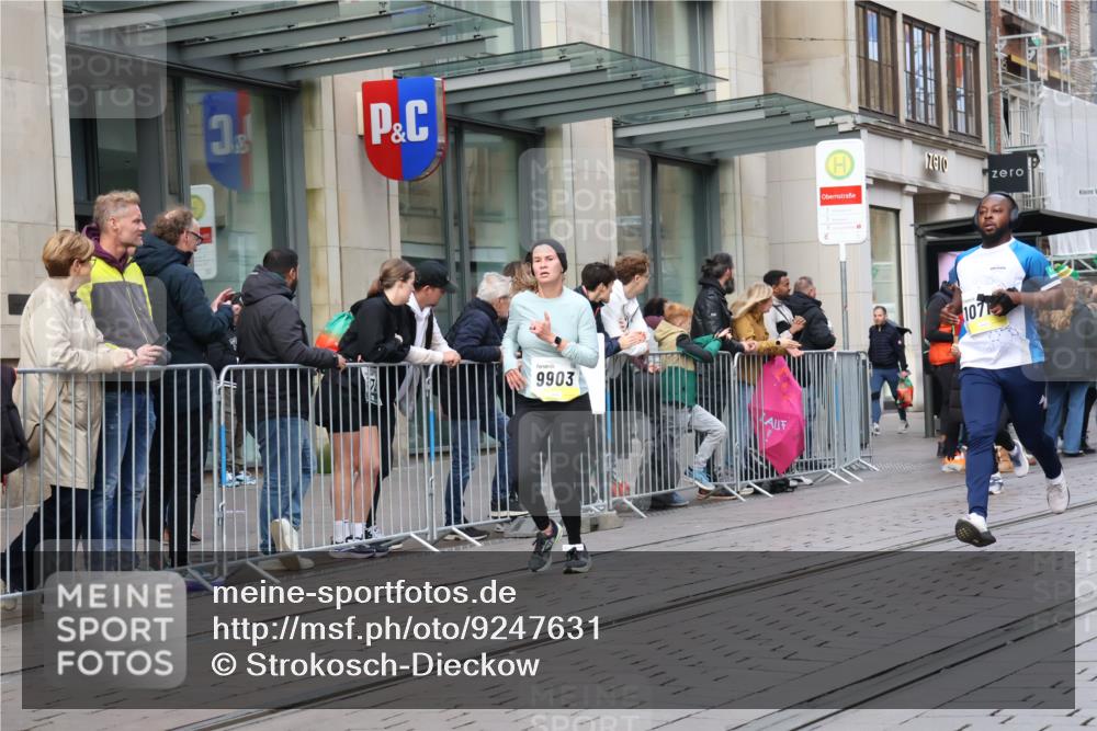 05.10.2025 - 20. swb-Marathon Bremen Strokosch-Dieckow http://msf.ph/oto/9247631 05.10.2025 10:52:11 Ziel 8888, 9172, 9209, 9439, 9517, 9584, 9903, 9987, 10241, 10327, 10388, 10507, 10548, 10608, 10719, 11128, 11283, 11387, 11413, 11528, 11665, 8888, 9172, 9209, 9439, 9517, 9584, 9903, 9987, 10241, 10327, 10388, 10507, 10548, 10608, 10719, 11128, 11283, 11387, 11413, 11528, 11665 meine-sportfotos.de