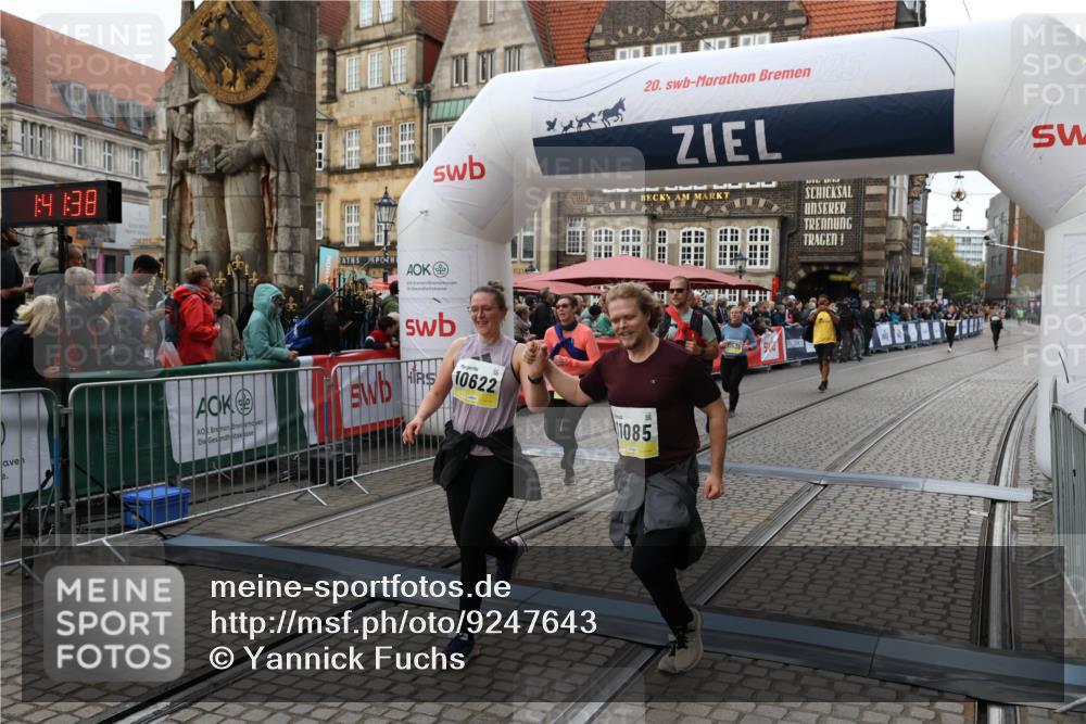 05.10.2025 - 20. swb-Marathon Bremen Yannick Fuchs http://msf.ph/oto/9247643 05.10.2025 11:12:28 Ziel 9373, 9374, 10622, 10899, 11085, 11535 meine-sportfotos.de