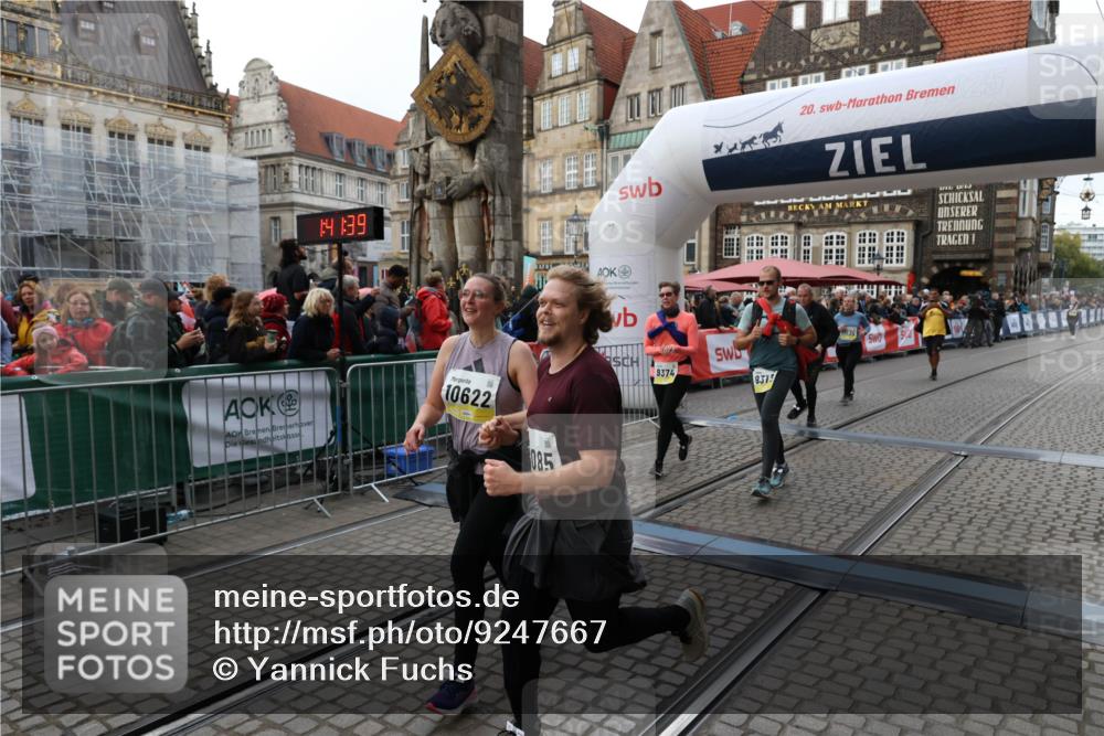 05.10.2025 - 20. swb-Marathon Bremen Yannick Fuchs http://msf.ph/oto/9247667 05.10.2025 11:12:28 Ziel 9373, 9374, 10622, 10899, 11085, 11535 meine-sportfotos.de