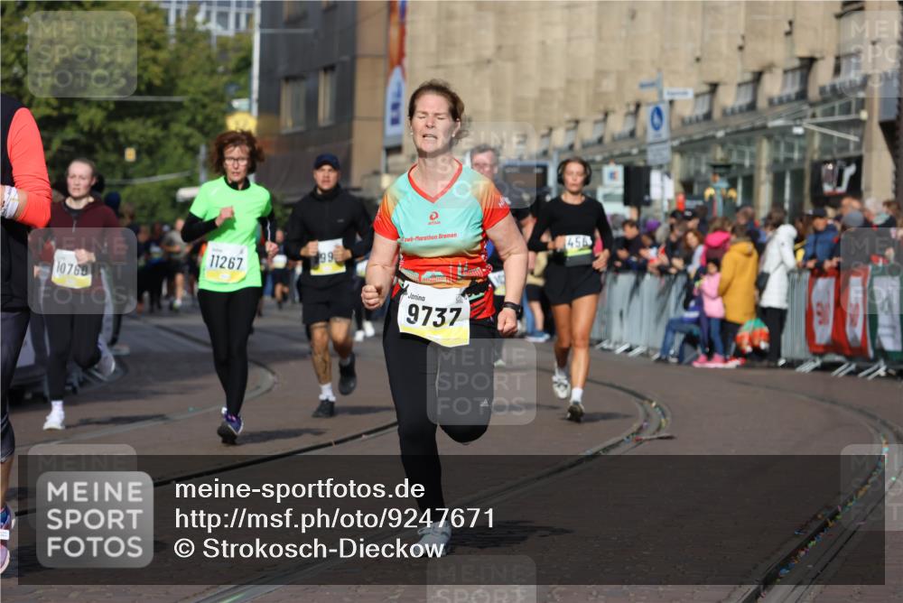 05.10.2025 - 20. swb-Marathon Bremen Strokosch-Dieckow http://msf.ph/oto/9247671 05.10.2025 10:59:30 Ziel 9609, 9737, 9991, 10209, 10391, 10760, 10809, 11251, 11267, 11456, 11657, 11728 meine-sportfotos.de