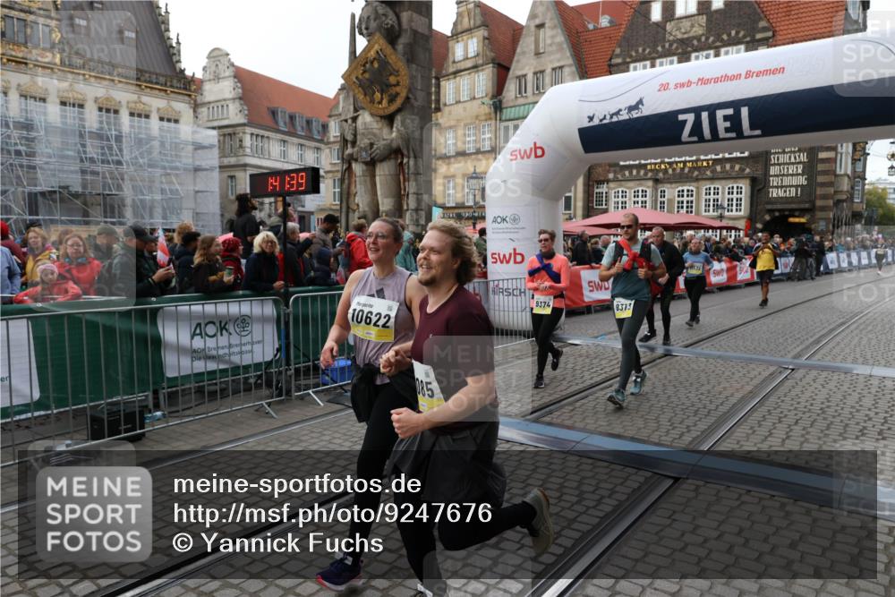 05.10.2025 - 20. swb-Marathon Bremen Yannick Fuchs http://msf.ph/oto/9247676 05.10.2025 11:12:28 Ziel 9373, 9374, 10622, 10899, 11085, 11535 meine-sportfotos.de