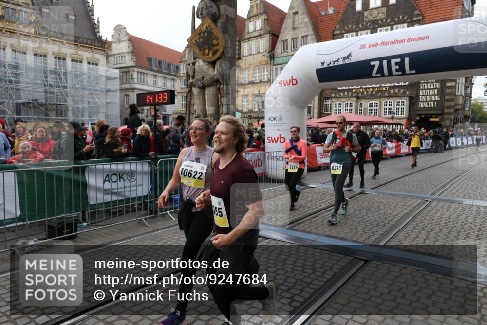 05.10.2025 - 20. swb-Marathon Bremen Yannick Fuchs http://msf.ph/oto/9247684 05.10.2025 11:12:28 Ziel 9373, 9374, 10622, 10899, 11085, 11535 meine-sportfotos.de