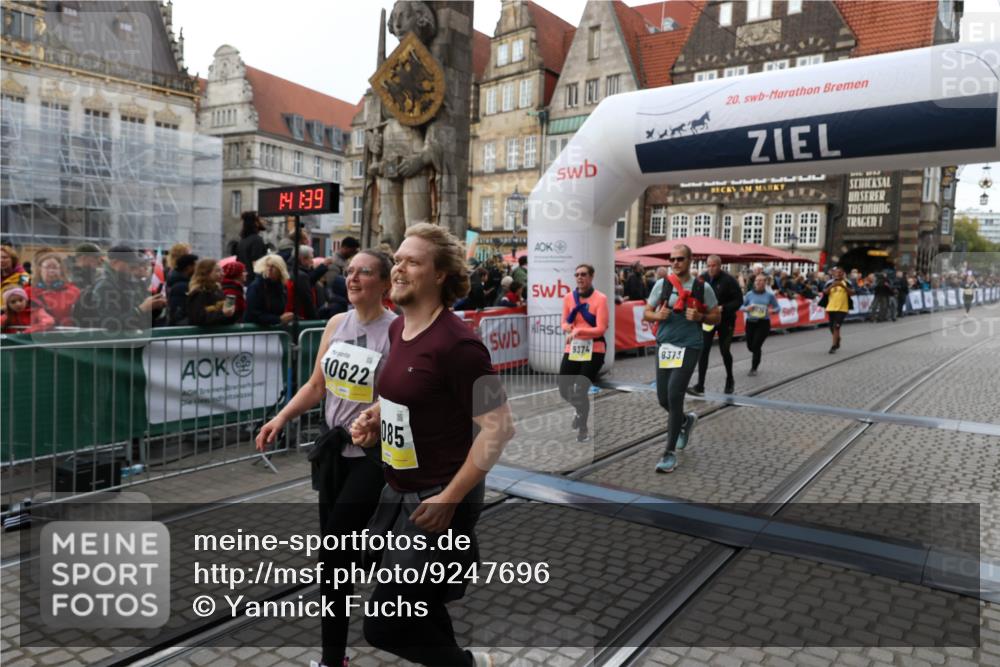 05.10.2025 - 20. swb-Marathon Bremen Yannick Fuchs http://msf.ph/oto/9247696 05.10.2025 11:12:28 Ziel 9373, 9374, 10622, 10899, 11085, 11535 meine-sportfotos.de