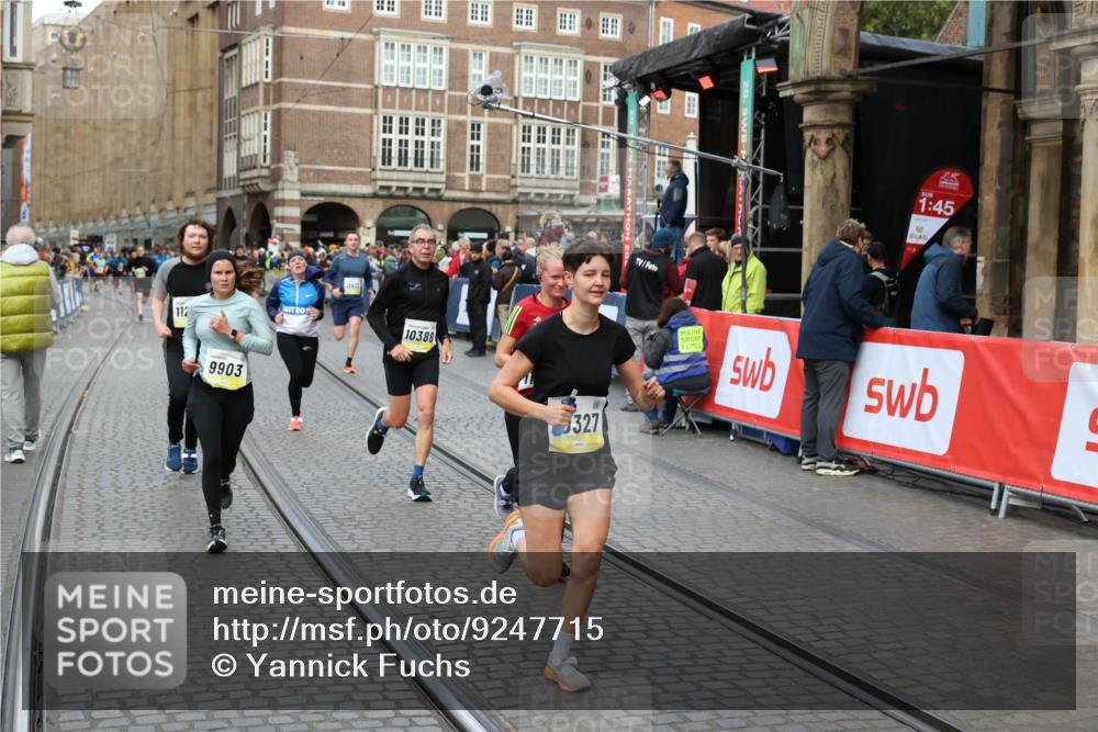 05.10.2025 - 20. swb-Marathon Bremen Yannick Fuchs http://msf.ph/oto/9247715 05.10.2025 10:52:37 Ziel 8888, 9172, 9903, 10241, 10327, 10388, 10507, 10608, 11283, 11387, 11413, 11528 meine-sportfotos.de