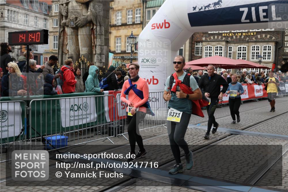 05.10.2025 - 20. swb-Marathon Bremen Yannick Fuchs http://msf.ph/oto/9247716 05.10.2025 11:12:29 Ziel 9373, 9374, 10622, 10899, 11085, 11535 meine-sportfotos.de