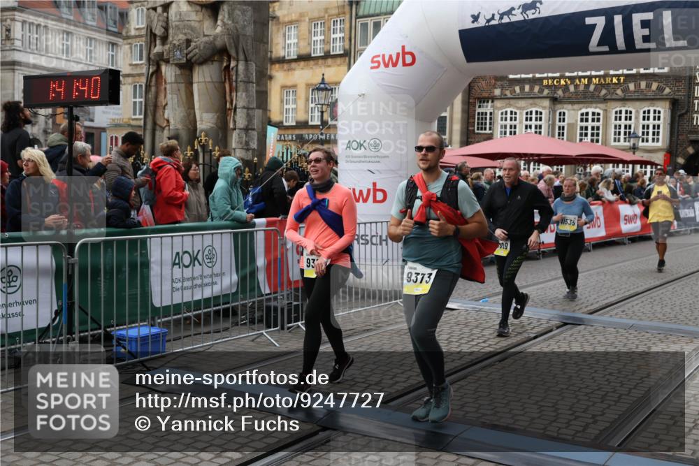05.10.2025 - 20. swb-Marathon Bremen Yannick Fuchs http://msf.ph/oto/9247727 05.10.2025 11:12:29 Ziel 9373, 9374, 10622, 10899, 11085, 11535 meine-sportfotos.de