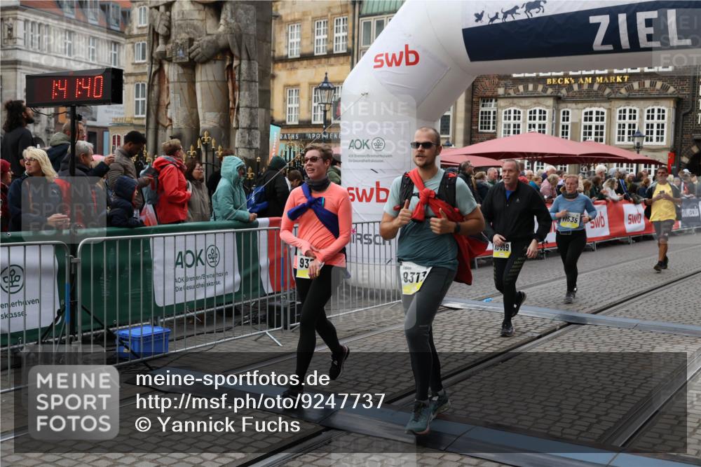 05.10.2025 - 20. swb-Marathon Bremen Yannick Fuchs http://msf.ph/oto/9247737 05.10.2025 11:12:29 Ziel 9373, 9374, 10622, 10899, 11085, 11535 meine-sportfotos.de