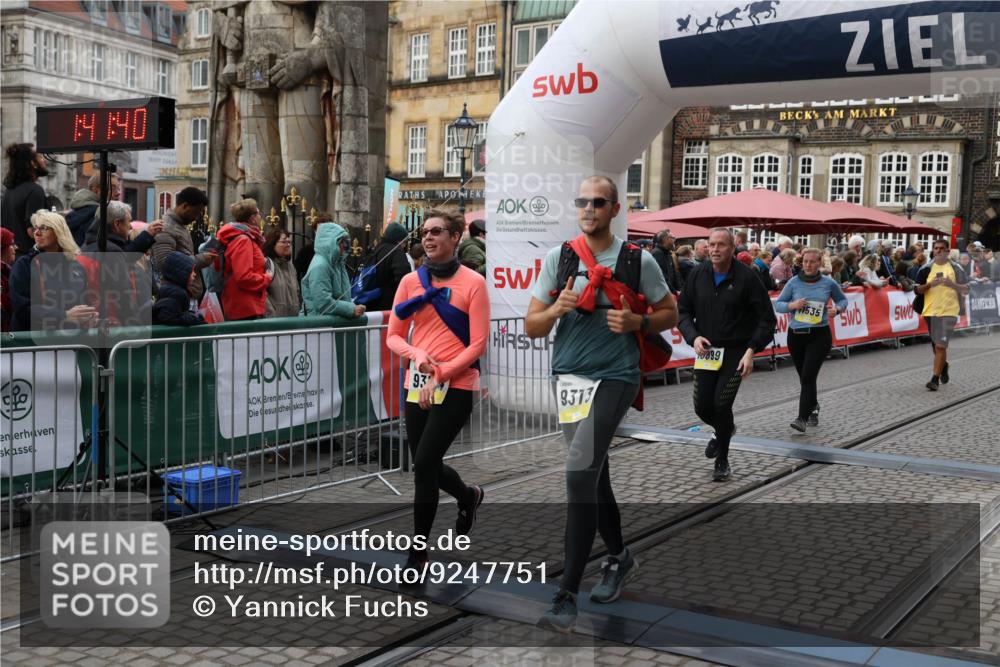 05.10.2025 - 20. swb-Marathon Bremen Yannick Fuchs http://msf.ph/oto/9247751 05.10.2025 11:12:29 Ziel 9373, 9374, 10622, 10899, 11085, 11535 meine-sportfotos.de