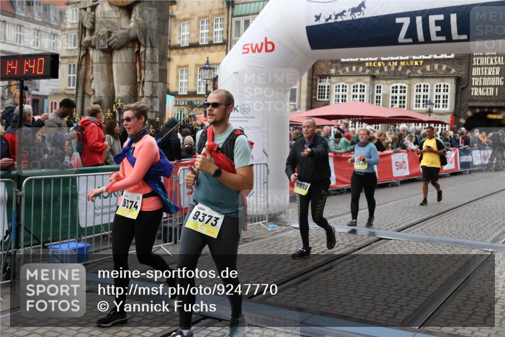 05.10.2025 - 20. swb-Marathon Bremen Yannick Fuchs http://msf.ph/oto/9247770 05.10.2025 11:12:29 Ziel 9373, 9374, 10622, 10899, 11085, 11535 meine-sportfotos.de