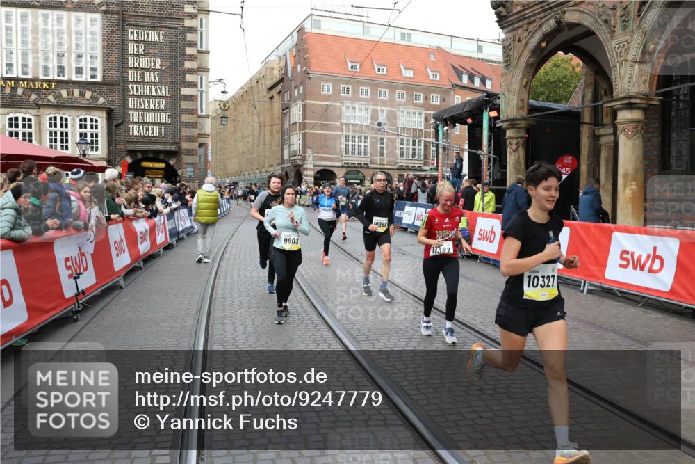 05.10.2025 - 20. swb-Marathon Bremen Yannick Fuchs http://msf.ph/oto/9247779 05.10.2025 10:52:37 Ziel 8888, 9172, 9903, 10241, 10327, 10388, 10507, 10608, 11283, 11387, 11413, 11528 meine-sportfotos.de