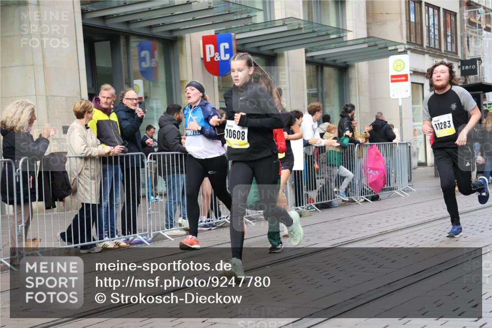 05.10.2025 - 20. swb-Marathon Bremen Strokosch-Dieckow http://msf.ph/oto/9247780 05.10.2025 10:52:17 Ziel 8888, 9172, 9209, 9214, 9439, 9501, 9517, 9581, 9903, 10241, 10308, 10309, 10327, 10388, 10548, 10608, 10833, 10997, 11012, 11283, 11382, 11387, 11413, 11417, 11528, 11587, 8888, 9172, 9209, 9214, 9439, 9501, 9517, 9581, 9903, 10241, 10308, 10309, 10327, 10388, 10548, 10608, 10833, 10997, 11012, 11283, 11382, 11387, 11413, 11417, 11528, 11587 meine-sportfotos.de