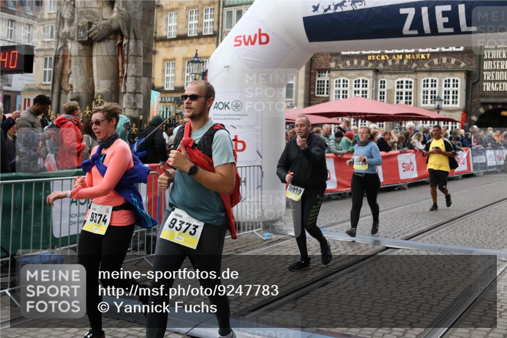 05.10.2025 - 20. swb-Marathon Bremen Yannick Fuchs http://msf.ph/oto/9247783 05.10.2025 11:12:29 Ziel 9373, 9374, 10622, 10899, 11085, 11535 meine-sportfotos.de
