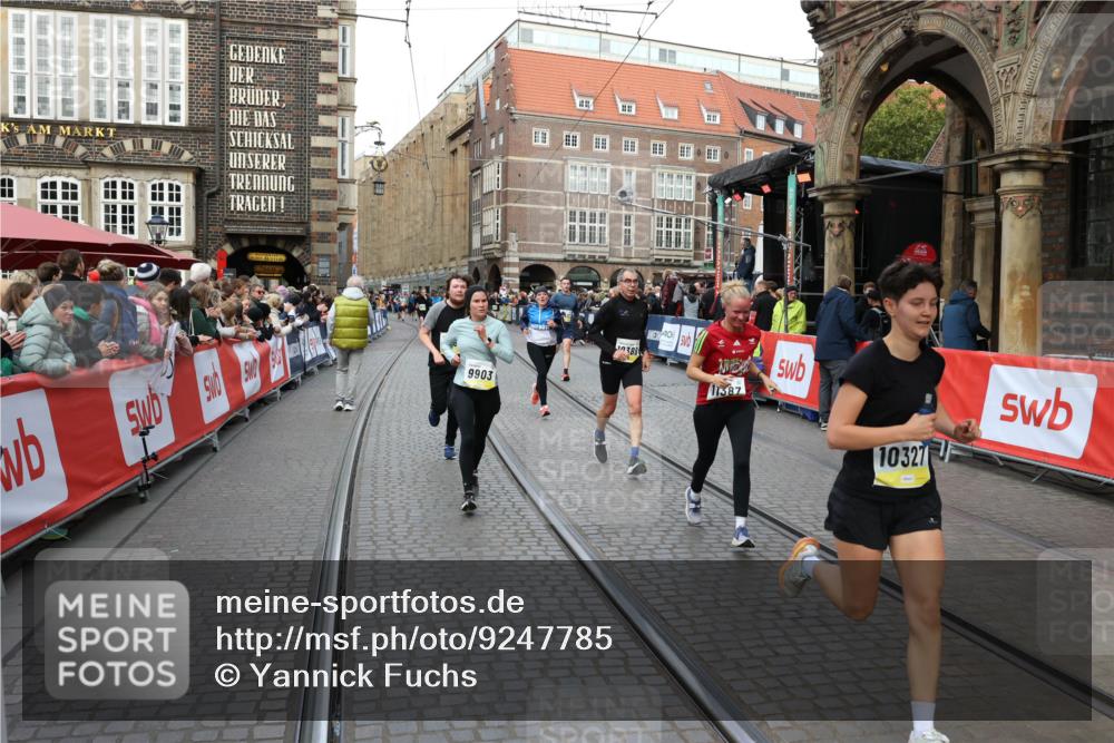 05.10.2025 - 20. swb-Marathon Bremen Yannick Fuchs http://msf.ph/oto/9247785 05.10.2025 10:52:37 Ziel 8888, 9172, 9903, 10241, 10327, 10388, 10507, 10608, 11283, 11387, 11413, 11528 meine-sportfotos.de