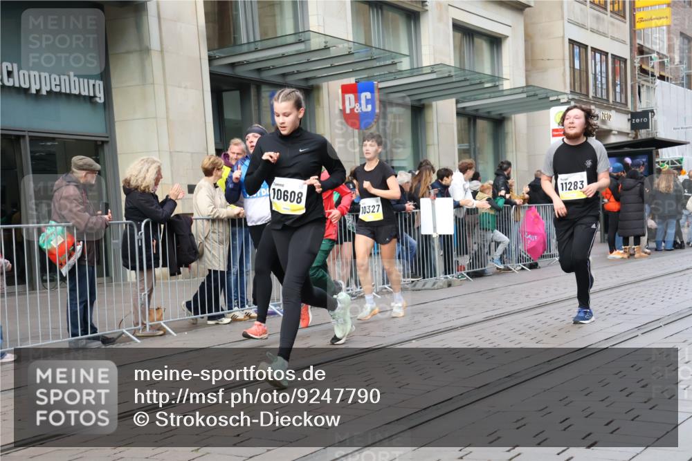 05.10.2025 - 20. swb-Marathon Bremen Strokosch-Dieckow http://msf.ph/oto/9247790 05.10.2025 10:52:17 Ziel 8888, 9172, 9209, 9214, 9439, 9501, 9517, 9581, 9903, 10241, 10308, 10309, 10327, 10388, 10548, 10608, 10833, 10997, 11012, 11283, 11382, 11387, 11413, 11417, 11528, 11587, 8888, 9172, 9209, 9214, 9439, 9501, 9517, 9581, 9903, 10241, 10308, 10309, 10327, 10388, 10548, 10608, 10833, 10997, 11012, 11283, 11382, 11387, 11413, 11417, 11528, 11587 meine-sportfotos.de