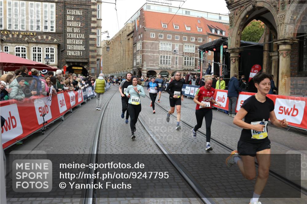 05.10.2025 - 20. swb-Marathon Bremen Yannick Fuchs http://msf.ph/oto/9247795 05.10.2025 10:52:37 Ziel 8888, 9172, 9903, 10241, 10327, 10388, 10507, 10608, 11283, 11387, 11413, 11528 meine-sportfotos.de