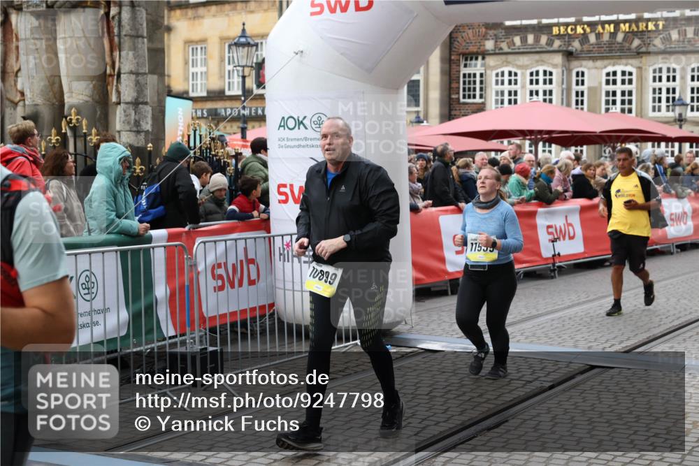 05.10.2025 - 20. swb-Marathon Bremen Yannick Fuchs http://msf.ph/oto/9247798 05.10.2025 11:12:30 Ziel 9373, 9374, 10622, 10899, 11085, 11535 meine-sportfotos.de
