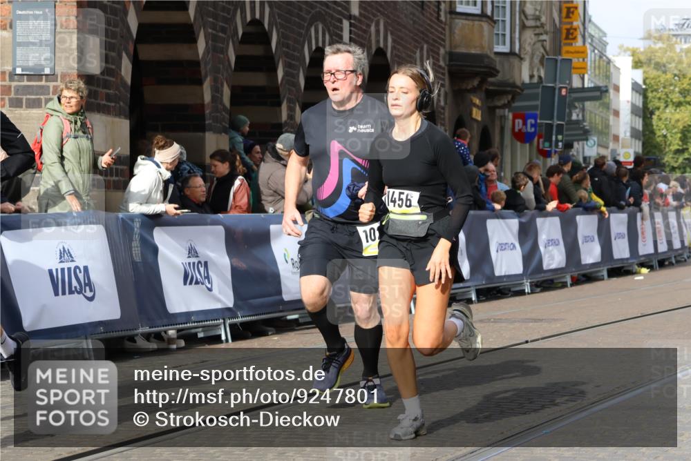 05.10.2025 - 20. swb-Marathon Bremen Strokosch-Dieckow http://msf.ph/oto/9247801 05.10.2025 10:59:38 Ziel 9473, 9609, 9991, 10209, 10420, 10760, 11267, 11456, 11720 meine-sportfotos.de