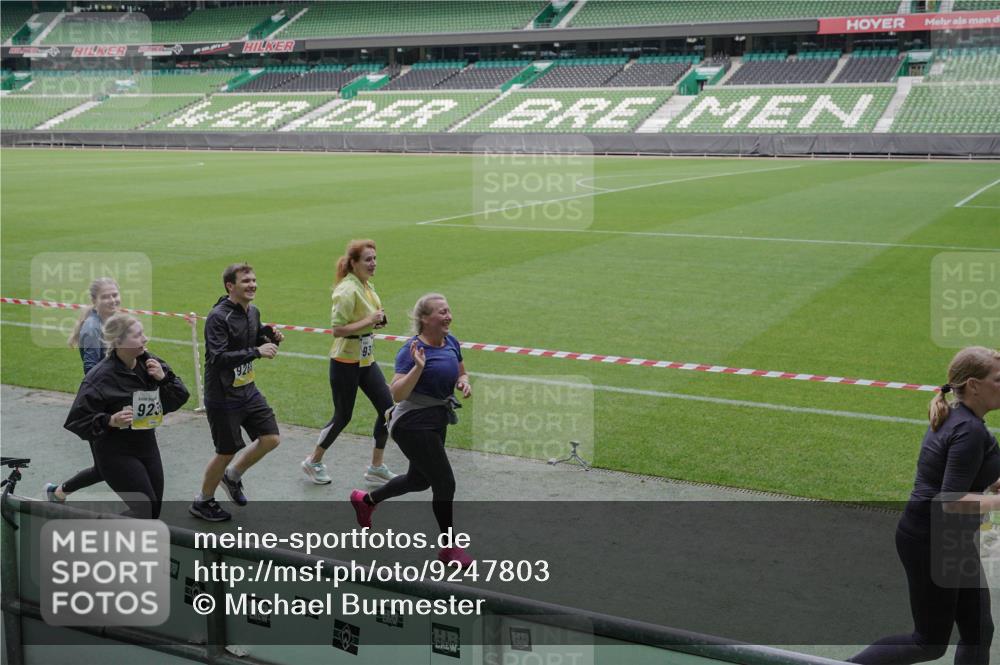 05.10.2025 - 20. swb-Marathon Bremen Michael Burmester http://msf.ph/oto/9247803 05.10.2025 10:38:51 Laufen im Stadion 7788, 8123, 8574, 9182, 9184, 9229, 9235, 9269, 9300, 9322, 9324, 9331, 9335, 9379, 9394, 9398, 9409, 9432, 9498, 9628, 9647, 9660, 9684, 9707, 9750, 9752, 9771, 9782, 9846, 9850, 9890, 9915, 9927, 9940, 9978, 9998, 10033, 10106, 10142, 10167, 10205, 10213, 10255, 10258, 10297, 10404, 10405, 10439, 10446, 10478, 10483, 10498, 10511, 10529, 10530, 10551, 10557, 10623, 10678, 10734, 10803, 10804, 10825, 10853, 9189, 9210, 9468, 9486, 9813, 9858, 10033, 10056, 10098 meine-sportfotos.de