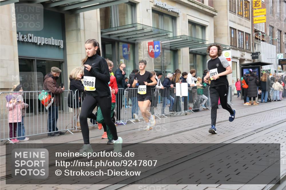 05.10.2025 - 20. swb-Marathon Bremen Strokosch-Dieckow http://msf.ph/oto/9247807 05.10.2025 10:52:17 Ziel 8888, 9172, 9209, 9214, 9439, 9501, 9517, 9581, 9903, 10241, 10308, 10309, 10327, 10388, 10548, 10608, 10833, 10997, 11012, 11283, 11382, 11387, 11413, 11417, 11528, 11587, 8888, 9172, 9209, 9214, 9439, 9501, 9517, 9581, 9903, 10241, 10308, 10309, 10327, 10388, 10548, 10608, 10833, 10997, 11012, 11283, 11382, 11387, 11413, 11417, 11528, 11587 meine-sportfotos.de