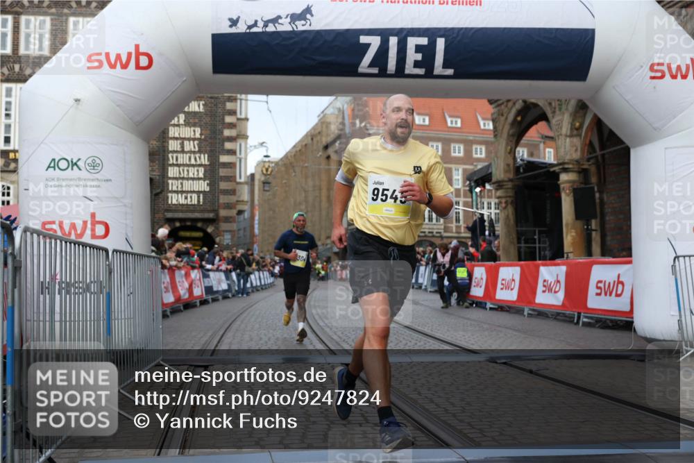 05.10.2025 - 20. swb-Marathon Bremen Yannick Fuchs http://msf.ph/oto/9247824 05.10.2025 10:43:42 Ziel 9545, 10304 meine-sportfotos.de