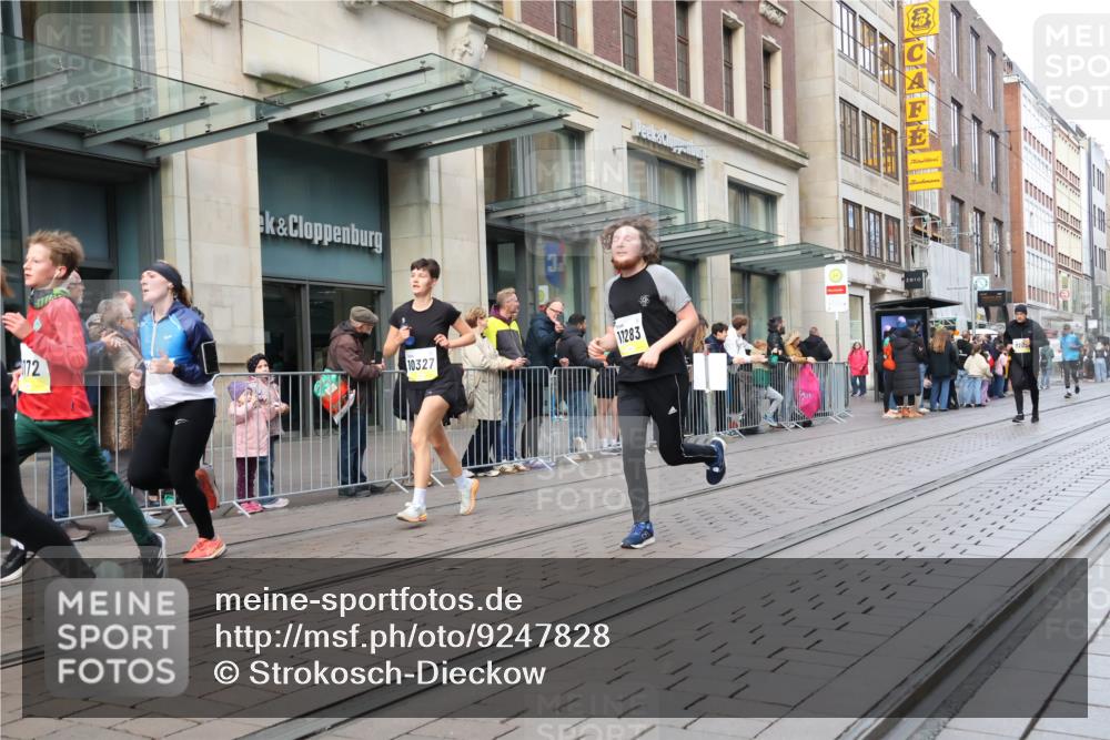 05.10.2025 - 20. swb-Marathon Bremen Strokosch-Dieckow http://msf.ph/oto/9247828 05.10.2025 10:52:18 Ziel 8888, 9172, 9209, 9214, 9284, 9439, 9501, 9517, 9581, 9830, 9903, 10241, 10308, 10309, 10327, 10388, 10514, 10548, 10608, 10833, 10997, 11012, 11283, 11382, 11387, 11413, 11417, 11528, 11587, 8888, 9172, 9209, 9214, 9284, 9439, 9501, 9517, 9581, 9830, 9903, 10241, 10308, 10309, 10327, 10388, 10514, 10548, 10608, 10833, 10997, 11012, 11283, 11382, 11387, 11413, 11417, 11528, 11587 meine-sportfotos.de