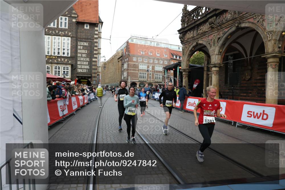 05.10.2025 - 20. swb-Marathon Bremen Yannick Fuchs http://msf.ph/oto/9247842 05.10.2025 10:52:38 Ziel 8888, 9172, 9903, 10241, 10327, 10388, 10608, 11283, 11387, 11413, 11528 meine-sportfotos.de