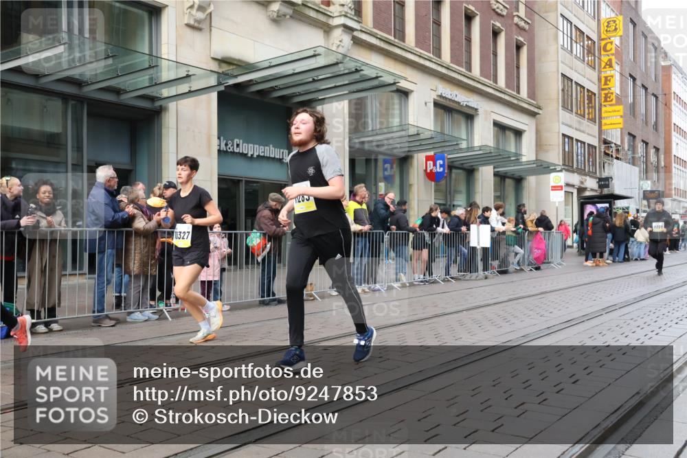 05.10.2025 - 20. swb-Marathon Bremen Strokosch-Dieckow http://msf.ph/oto/9247853 05.10.2025 10:52:19 Ziel 8888, 9209, 9214, 9284, 9439, 9501, 9517, 9581, 9830, 9903, 9985, 10241, 10308, 10309, 10327, 10388, 10514, 10548, 10608, 10833, 10997, 11012, 11283, 11382, 11387, 11413, 11417, 11587, 8888, 9209, 9214, 9284, 9439, 9501, 9517, 9581, 9830, 9903, 9985, 10241, 10308, 10309, 10327, 10388, 10514, 10548, 10608, 10833, 10997, 11012, 11283, 11382, 11387, 11413, 11417, 11587 meine-sportfotos.de