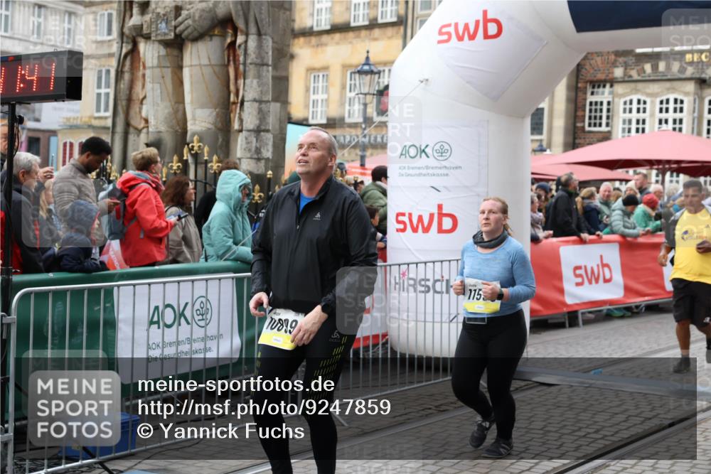 05.10.2025 - 20. swb-Marathon Bremen Yannick Fuchs http://msf.ph/oto/9247859 05.10.2025 11:12:31 Ziel 9373, 9374, 10622, 10899, 11085, 11535 meine-sportfotos.de