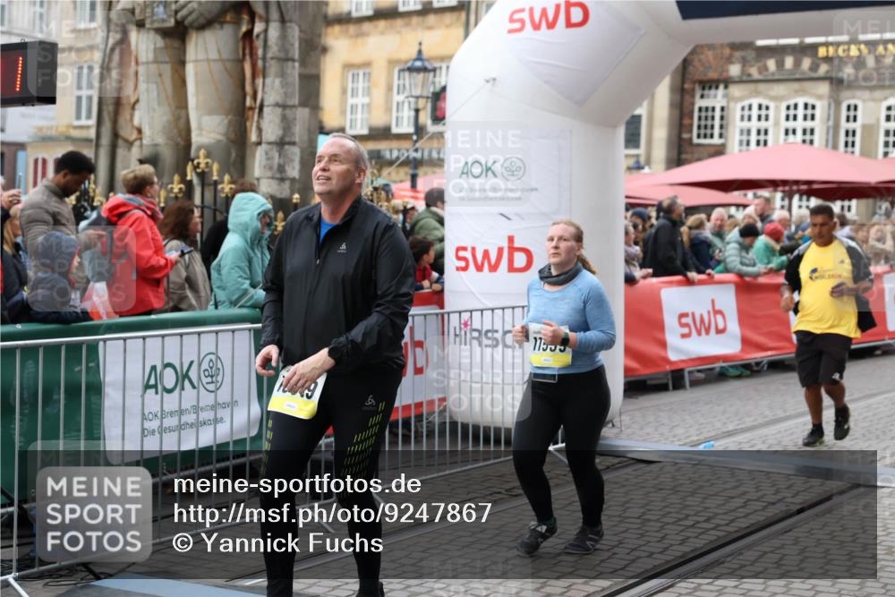 05.10.2025 - 20. swb-Marathon Bremen Yannick Fuchs http://msf.ph/oto/9247867 05.10.2025 11:12:31 Ziel 9373, 9374, 10622, 10899, 11085, 11535 meine-sportfotos.de