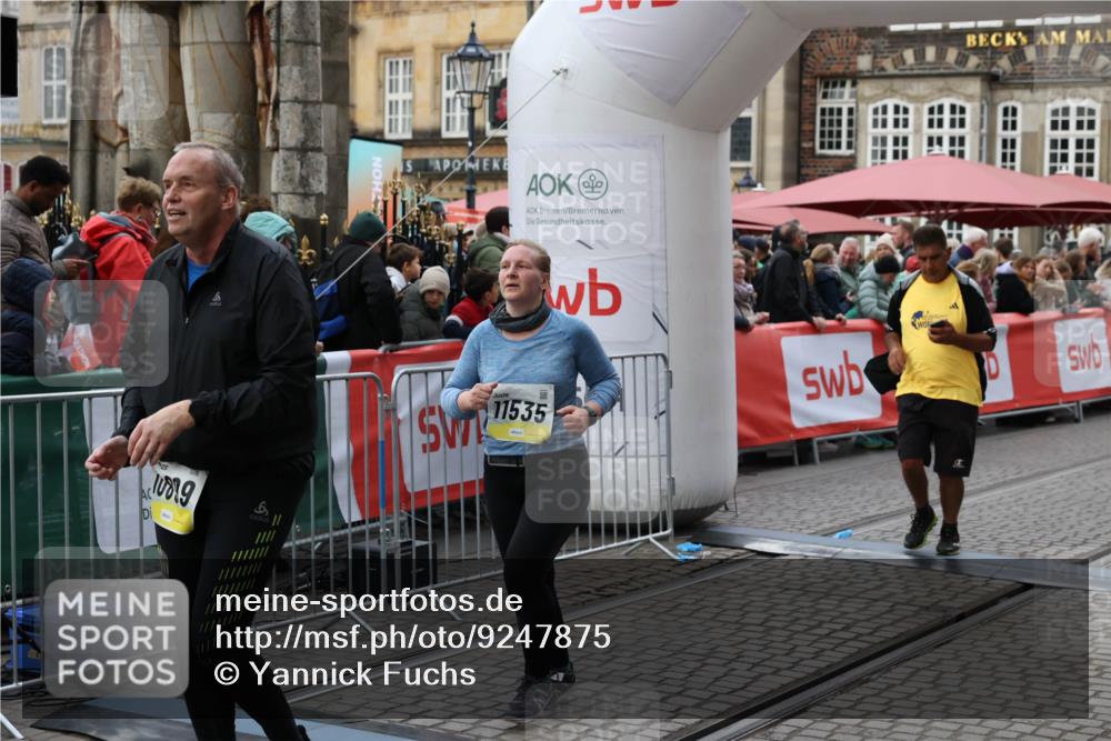 05.10.2025 - 20. swb-Marathon Bremen Yannick Fuchs http://msf.ph/oto/9247875 05.10.2025 11:12:31 Ziel 9373, 9374, 10622, 10899, 11085, 11535 meine-sportfotos.de