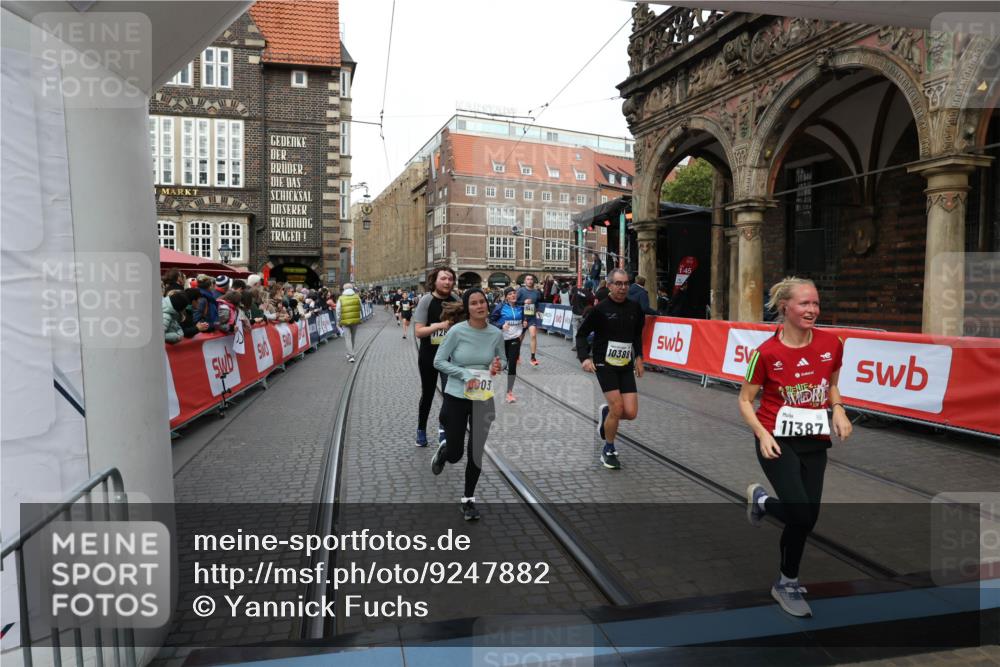 05.10.2025 - 20. swb-Marathon Bremen Yannick Fuchs http://msf.ph/oto/9247882 05.10.2025 10:52:39 Ziel 8888, 9172, 9439, 9903, 10241, 10327, 10388, 10608, 11283, 11387, 11413, 11528 meine-sportfotos.de