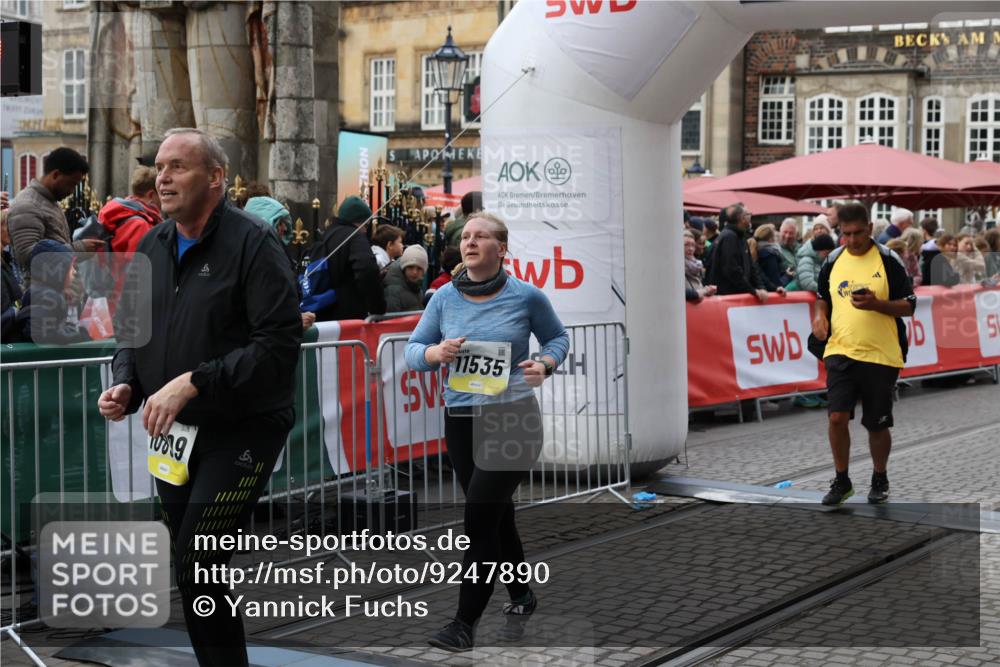05.10.2025 - 20. swb-Marathon Bremen Yannick Fuchs http://msf.ph/oto/9247890 05.10.2025 11:12:31 Ziel 9373, 9374, 10622, 10899, 11085, 11535 meine-sportfotos.de