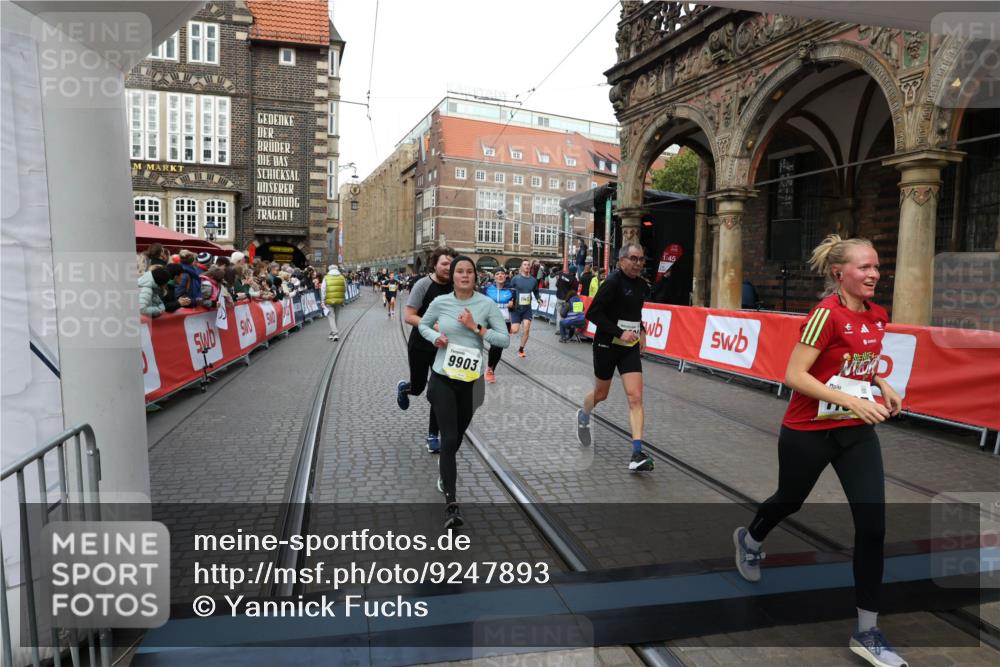 05.10.2025 - 20. swb-Marathon Bremen Yannick Fuchs http://msf.ph/oto/9247893 05.10.2025 10:52:39 Ziel 8888, 9172, 9439, 9903, 10241, 10327, 10388, 10608, 11283, 11387, 11413, 11528 meine-sportfotos.de