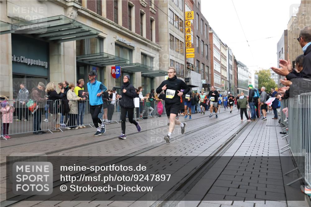 05.10.2025 - 20. swb-Marathon Bremen Strokosch-Dieckow http://msf.ph/oto/9247897 05.10.2025 10:52:26 Ziel 8888, 9209, 9214, 9284, 9439, 9501, 9517, 9581, 9830, 9985, 10308, 10309, 10514, 10548, 10779, 10833, 10955, 10997, 11012, 11382, 11413, 11417, 11587, 8888, 9209, 9214, 9284, 9439, 9501, 9517, 9581, 9830, 9985, 10308, 10309, 10514, 10548, 10779, 10833, 10955, 10997, 11012, 11382, 11413, 11417, 11587 meine-sportfotos.de