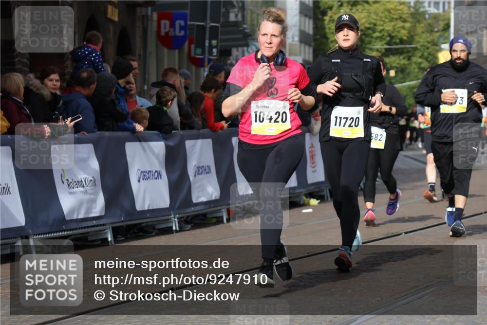 05.10.2025 - 20. swb-Marathon Bremen Strokosch-Dieckow http://msf.ph/oto/9247910 05.10.2025 10:59:41 Ziel 9473, 9991, 10420, 11267, 11456, 11582, 11720 meine-sportfotos.de