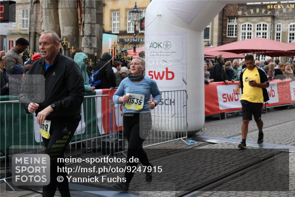 05.10.2025 - 20. swb-Marathon Bremen Yannick Fuchs http://msf.ph/oto/9247915 05.10.2025 11:12:31 Ziel 9373, 9374, 10622, 10899, 11085, 11535 meine-sportfotos.de