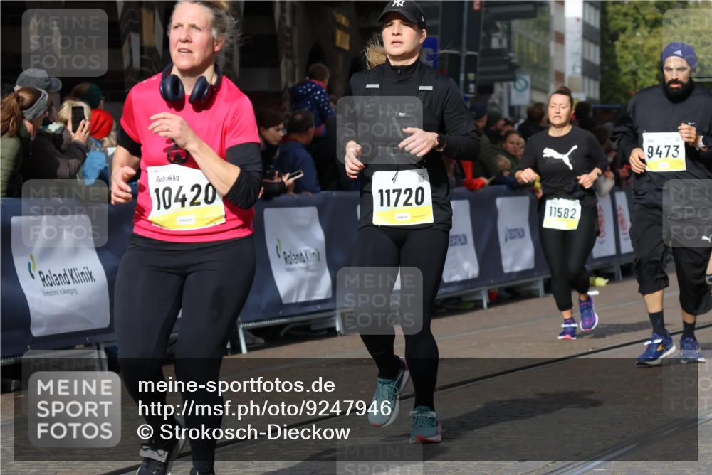 05.10.2025 - 20. swb-Marathon Bremen Strokosch-Dieckow http://msf.ph/oto/9247946 05.10.2025 10:59:43 Ziel 9378, 9473, 9673, 10420, 11582, 11720 meine-sportfotos.de