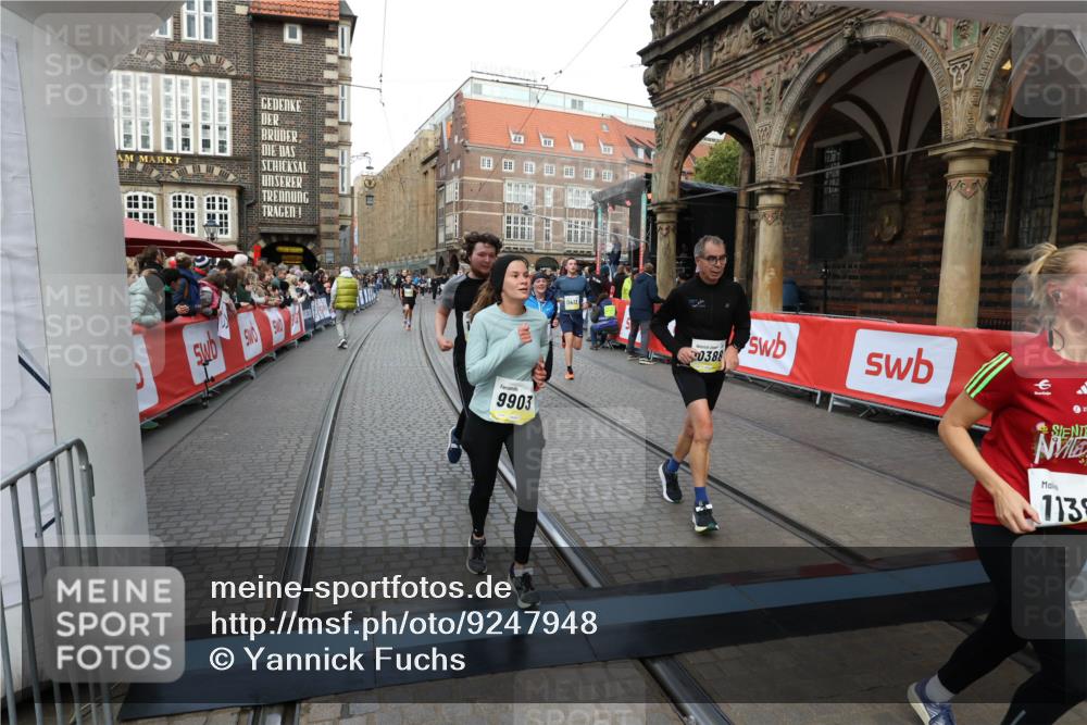 05.10.2025 - 20. swb-Marathon Bremen Yannick Fuchs http://msf.ph/oto/9247948 05.10.2025 10:52:39 Ziel 8888, 9172, 9439, 9903, 10241, 10327, 10388, 10608, 11283, 11387, 11413, 11528 meine-sportfotos.de