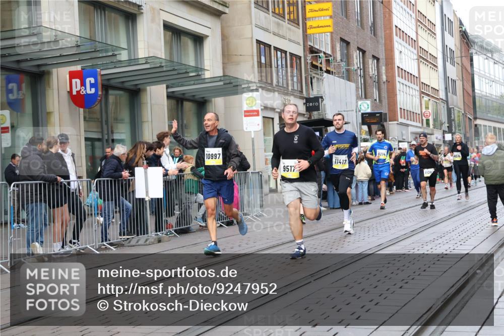 05.10.2025 - 20. swb-Marathon Bremen Strokosch-Dieckow http://msf.ph/oto/9247952 05.10.2025 10:52:28 Ziel 9187, 9209, 9214, 9284, 9439, 9501, 9517, 9581, 9830, 9918, 9985, 10064, 10308, 10309, 10514, 10548, 10779, 10833, 10955, 10997, 11012, 11382, 11417, 11587, 11722, 9187, 9209, 9214, 9284, 9439, 9501, 9517, 9581, 9830, 9918, 9985, 10064, 10308, 10309, 10514, 10548, 10779, 10833, 10955, 10997, 11012, 11382, 11417, 11587, 11722 meine-sportfotos.de