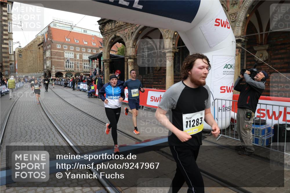 05.10.2025 - 20. swb-Marathon Bremen Yannick Fuchs http://msf.ph/oto/9247967 05.10.2025 10:52:40 Ziel 8888, 9439, 9903, 10241, 10327, 10388, 10608, 11283, 11387, 11413 meine-sportfotos.de