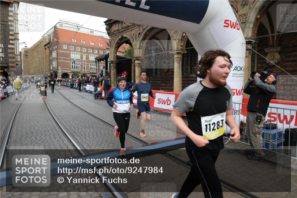 05.10.2025 - 20. swb-Marathon Bremen Yannick Fuchs http://msf.ph/oto/9247984 05.10.2025 10:52:41 Ziel 8888, 9439, 9903, 10241, 10327, 10388, 10548, 10608, 11283, 11387, 11413 meine-sportfotos.de